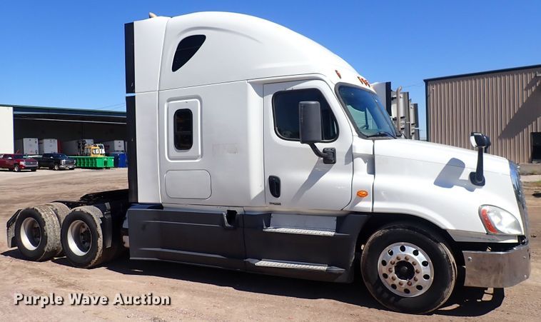 image for item DI1980 2014 Freightliner Cascadia  semi truck