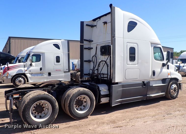 image for item DI1980 2014 Freightliner Cascadia  semi truck