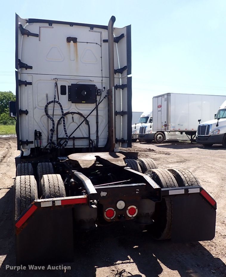 image for item DI1980 2014 Freightliner Cascadia  semi truck