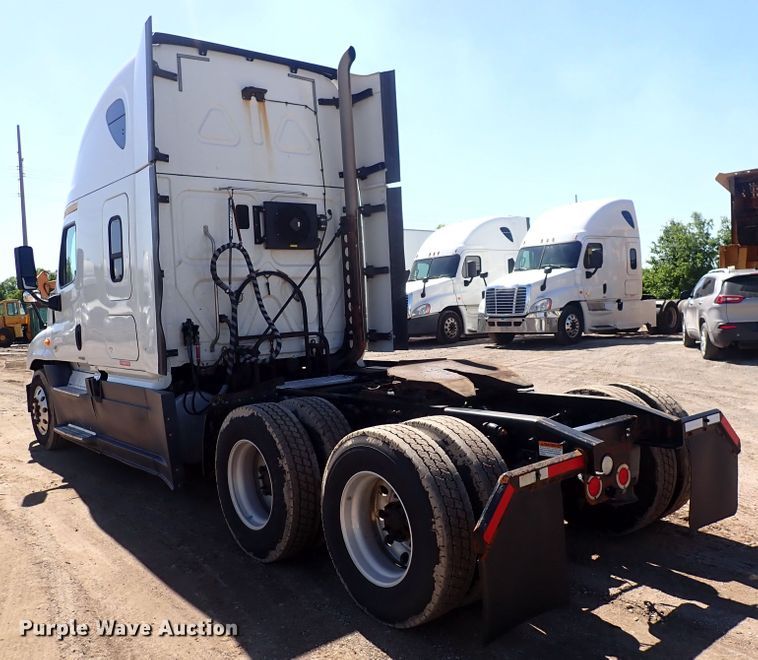 image for item DI1980 2014 Freightliner Cascadia  semi truck