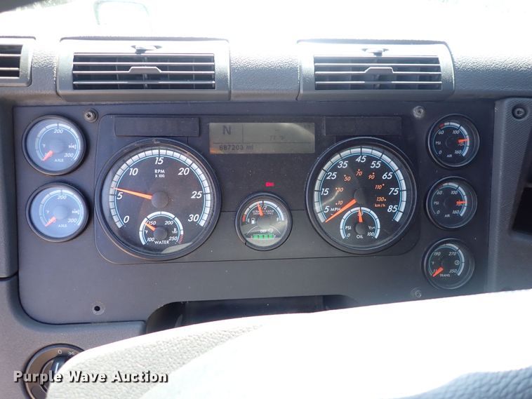 image for item DI1980 2014 Freightliner Cascadia  semi truck