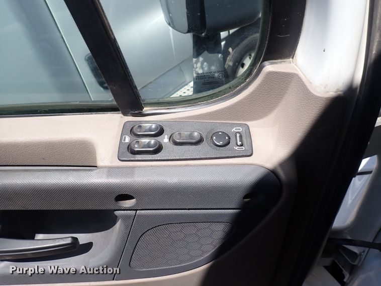 image for item DI1980 2014 Freightliner Cascadia  semi truck