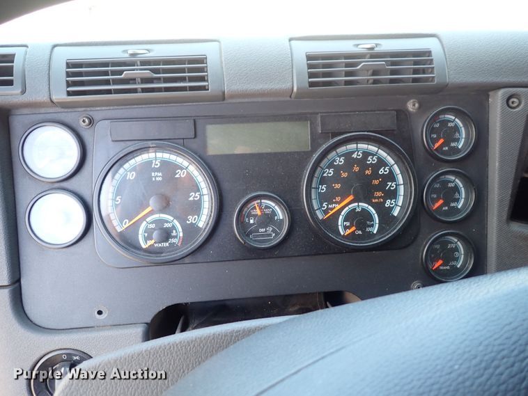 image for item DI1980 2014 Freightliner Cascadia  semi truck