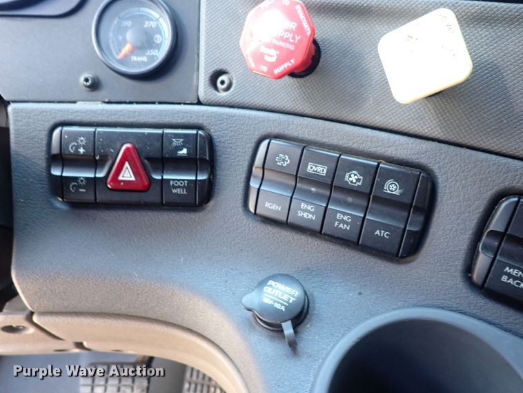 image for item DI1980 2014 Freightliner Cascadia  semi truck