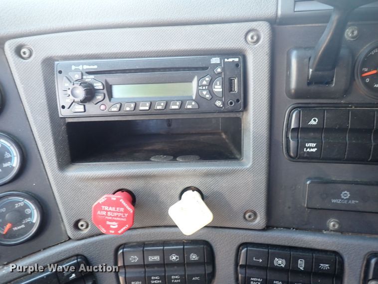 image for item DI1980 2014 Freightliner Cascadia  semi truck