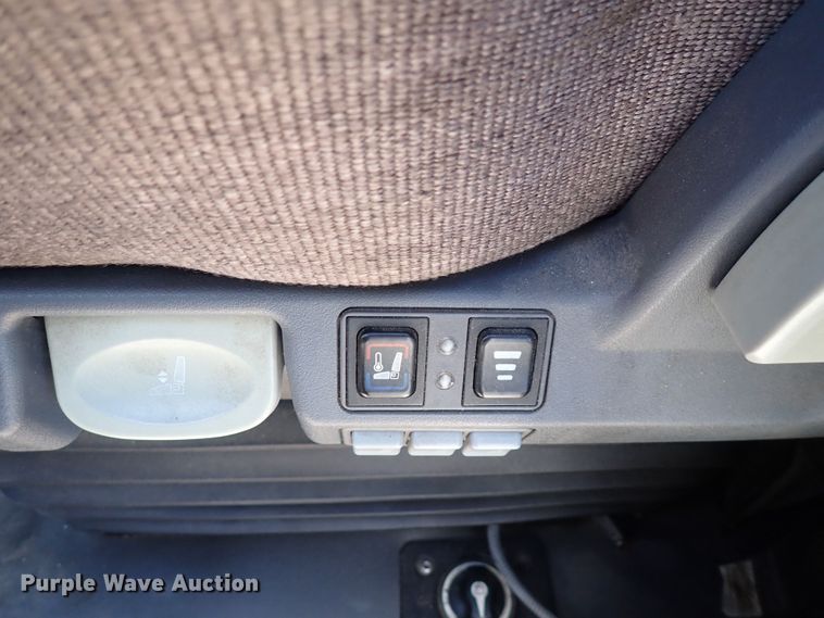 image for item DI1980 2014 Freightliner Cascadia  semi truck