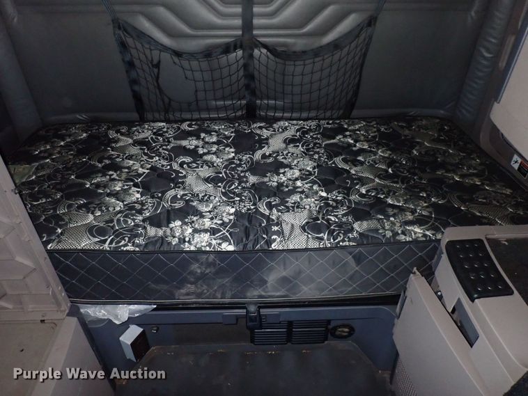 image for item DI1980 2014 Freightliner Cascadia  semi truck