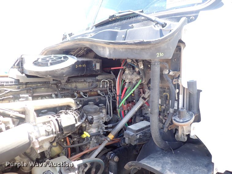 image for item DI1980 2014 Freightliner Cascadia  semi truck