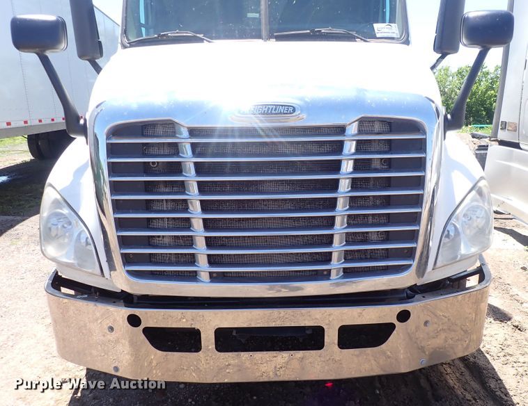 image for item DI1980 2014 Freightliner Cascadia  semi truck