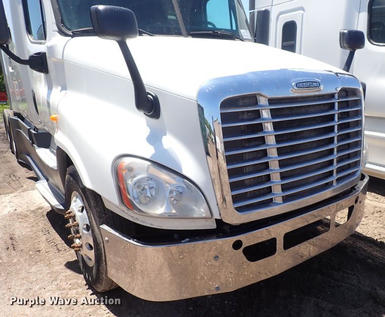 image for item DI1980 2014 Freightliner Cascadia  semi truck