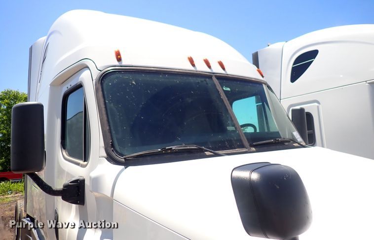 image for item DI1980 2014 Freightliner Cascadia  semi truck