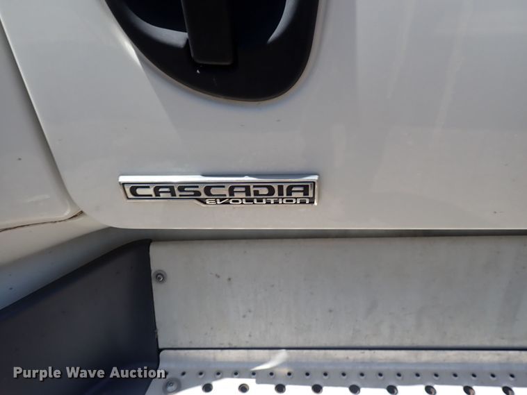 image for item DI1980 2014 Freightliner Cascadia  semi truck