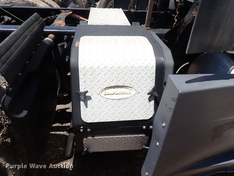 image for item DI1980 2014 Freightliner Cascadia  semi truck