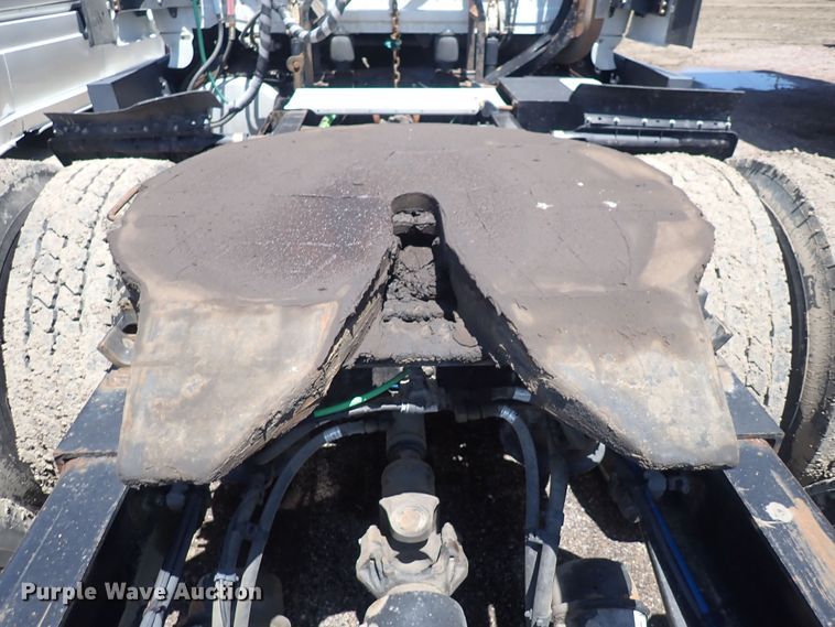 image for item DI1980 2014 Freightliner Cascadia  semi truck