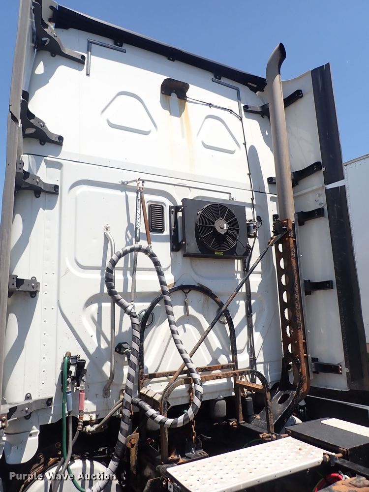 image for item DI1980 2014 Freightliner Cascadia  semi truck