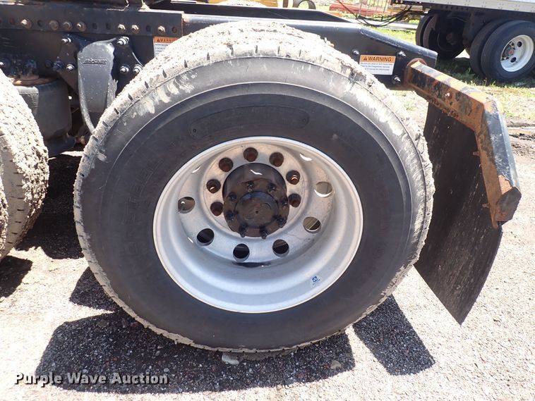 image for item DI1980 2014 Freightliner Cascadia  semi truck