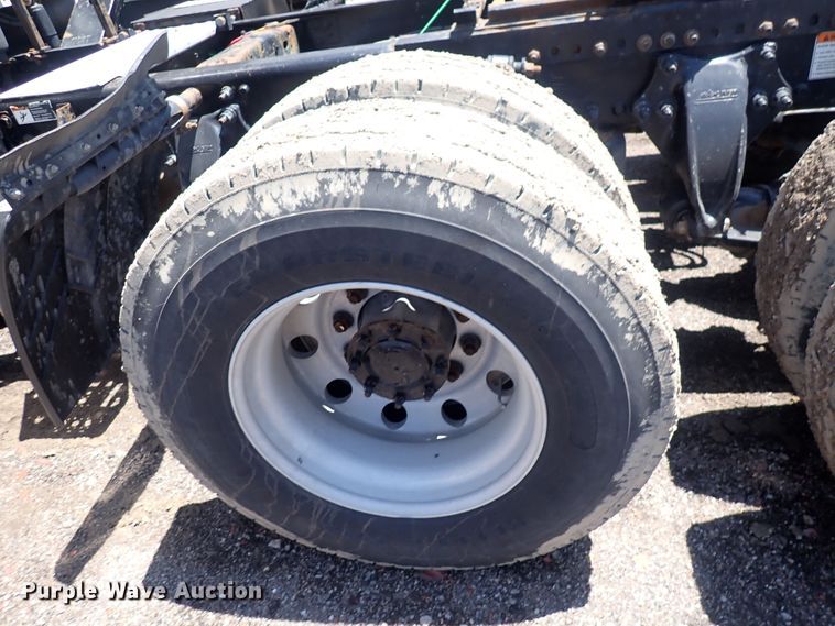 image for item DI1980 2014 Freightliner Cascadia  semi truck