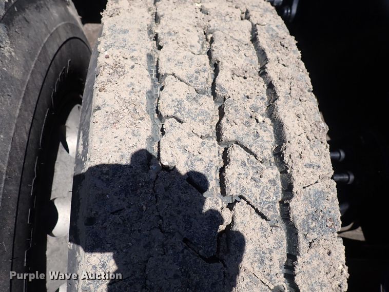 image for item DI1980 2014 Freightliner Cascadia  semi truck