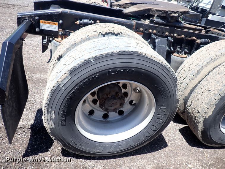 image for item DI1980 2014 Freightliner Cascadia  semi truck