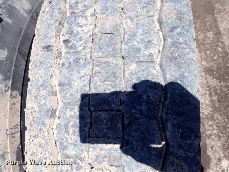 image for item DI1980 2014 Freightliner Cascadia  semi truck