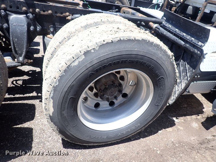 image for item DI1980 2014 Freightliner Cascadia  semi truck