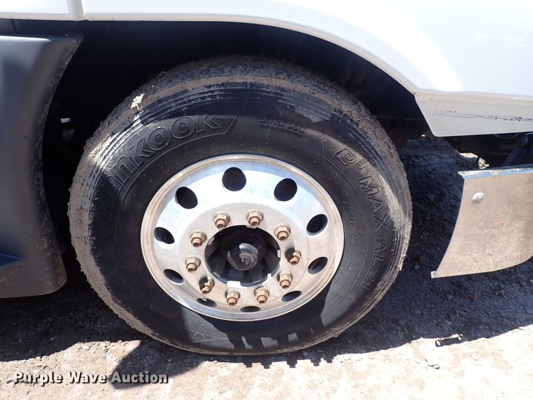 image for item DI1980 2014 Freightliner Cascadia  semi truck