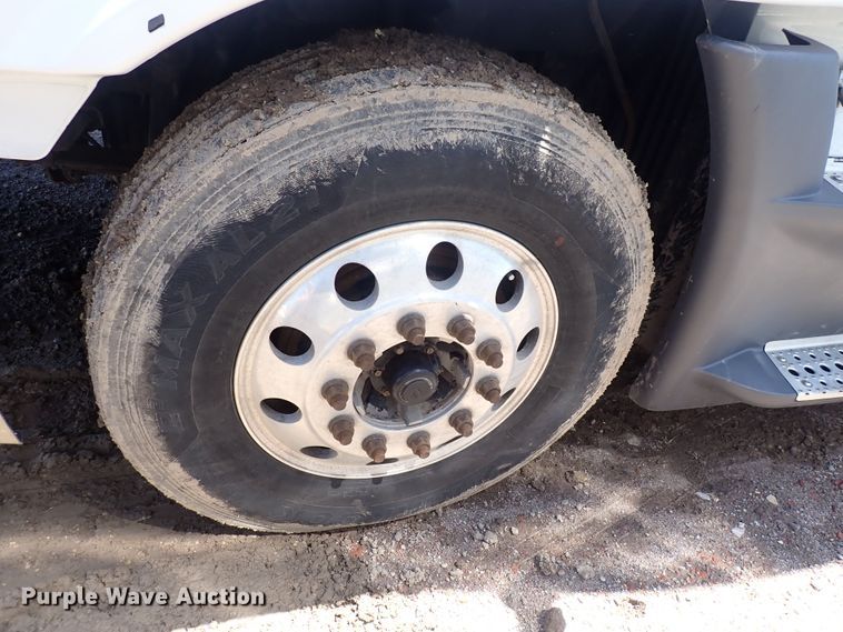 image for item DI1980 2014 Freightliner Cascadia  semi truck