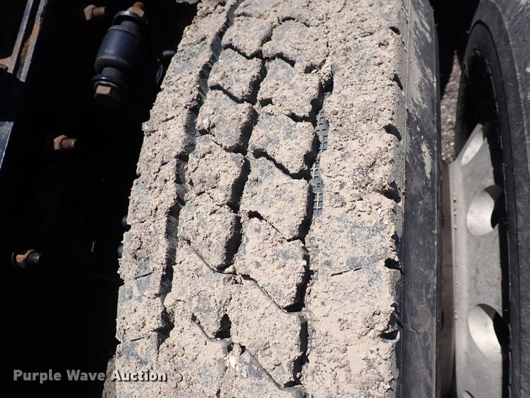 image for item DI1980 2014 Freightliner Cascadia  semi truck