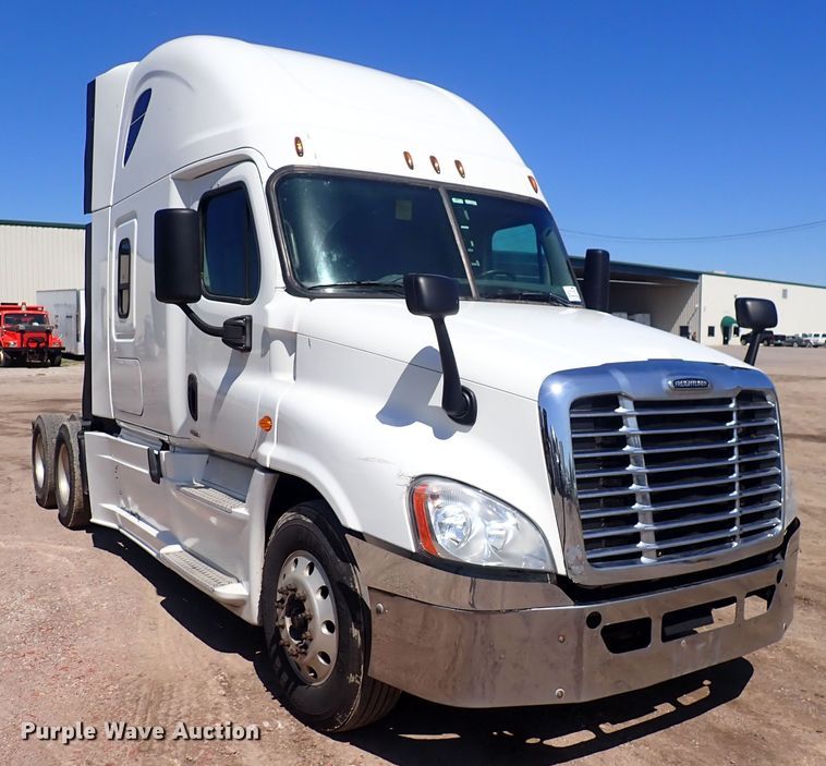 image for item DI1981 2015 Freightliner Cascadia  semi truck