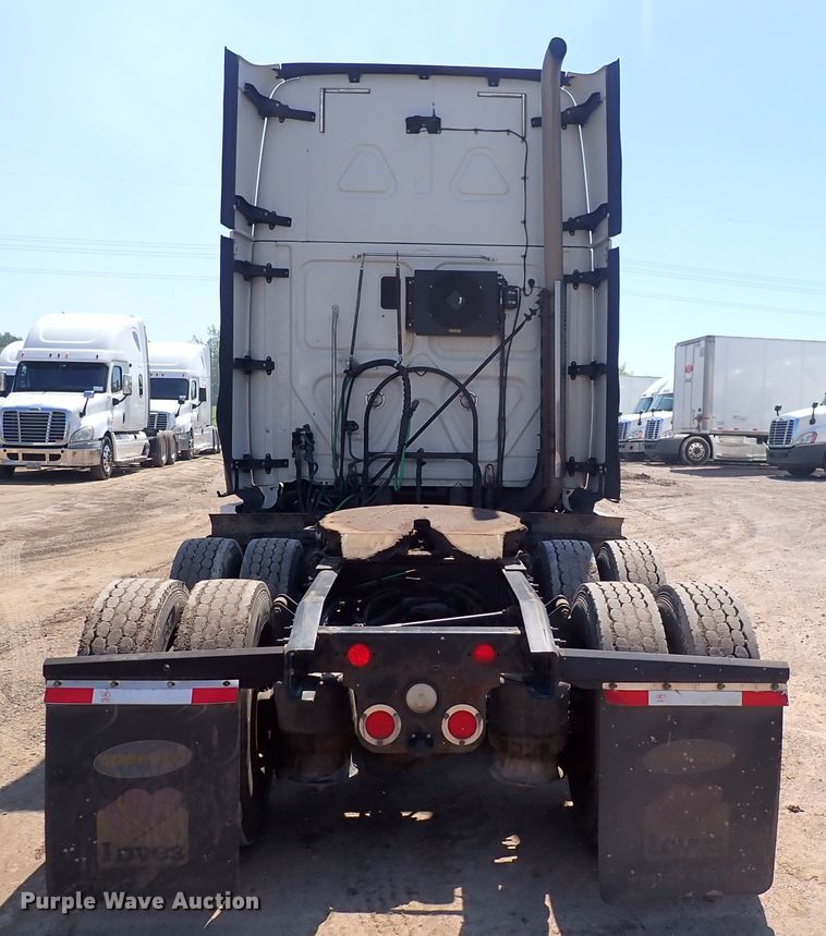 image for item DI1981 2015 Freightliner Cascadia  semi truck