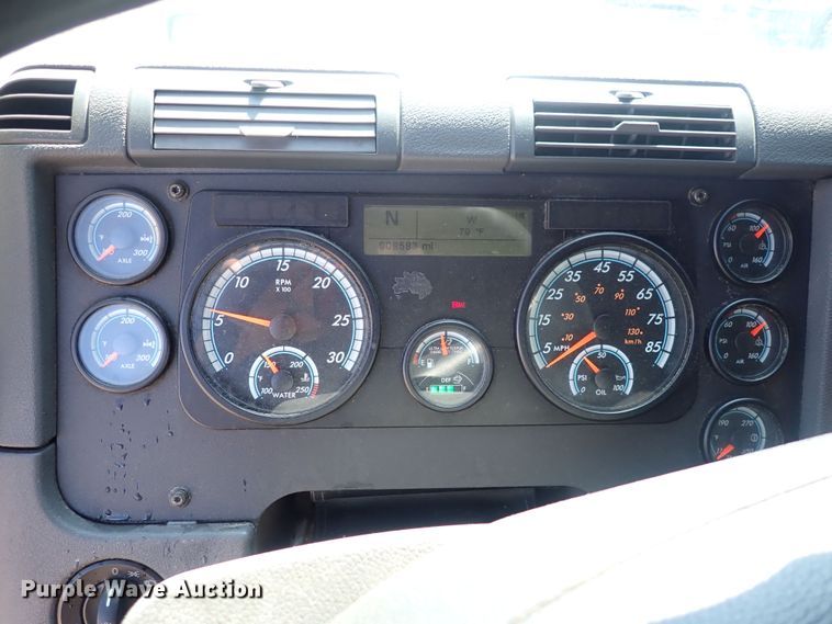 image for item DI1981 2015 Freightliner Cascadia  semi truck