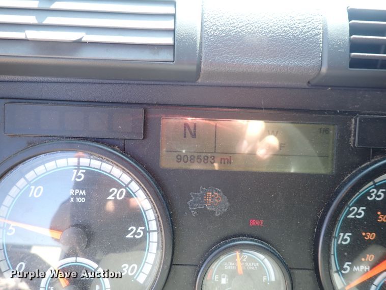 image for item DI1981 2015 Freightliner Cascadia  semi truck