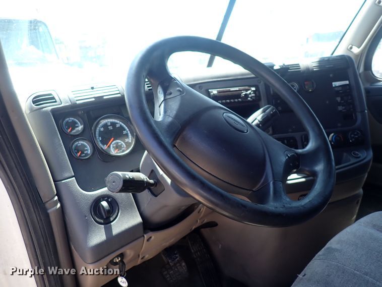 image for item DI1981 2015 Freightliner Cascadia  semi truck