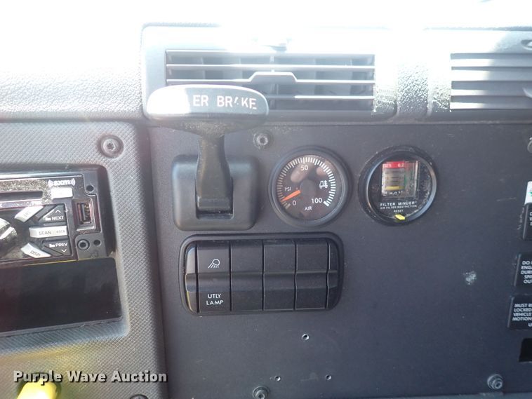 image for item DI1981 2015 Freightliner Cascadia  semi truck