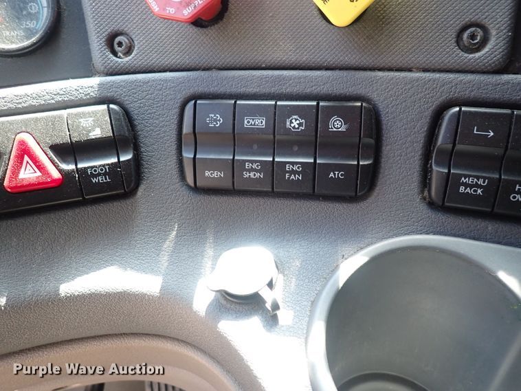 image for item DI1981 2015 Freightliner Cascadia  semi truck