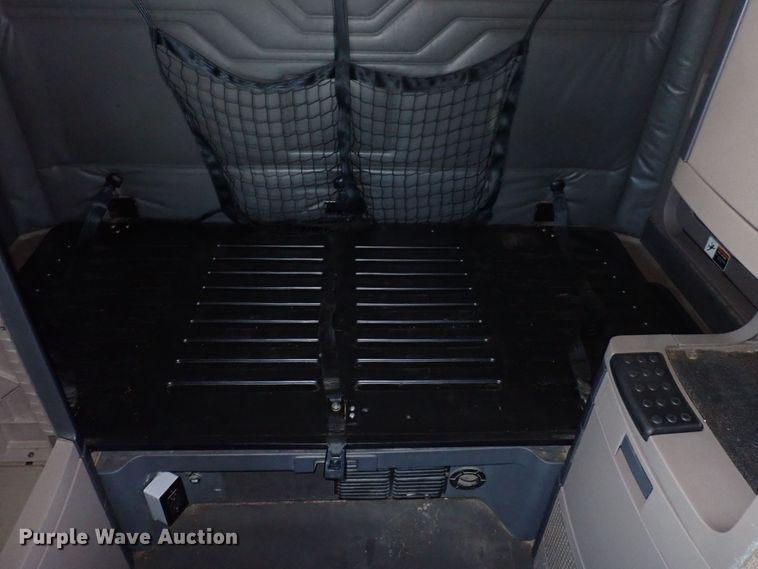 image for item DI1981 2015 Freightliner Cascadia  semi truck