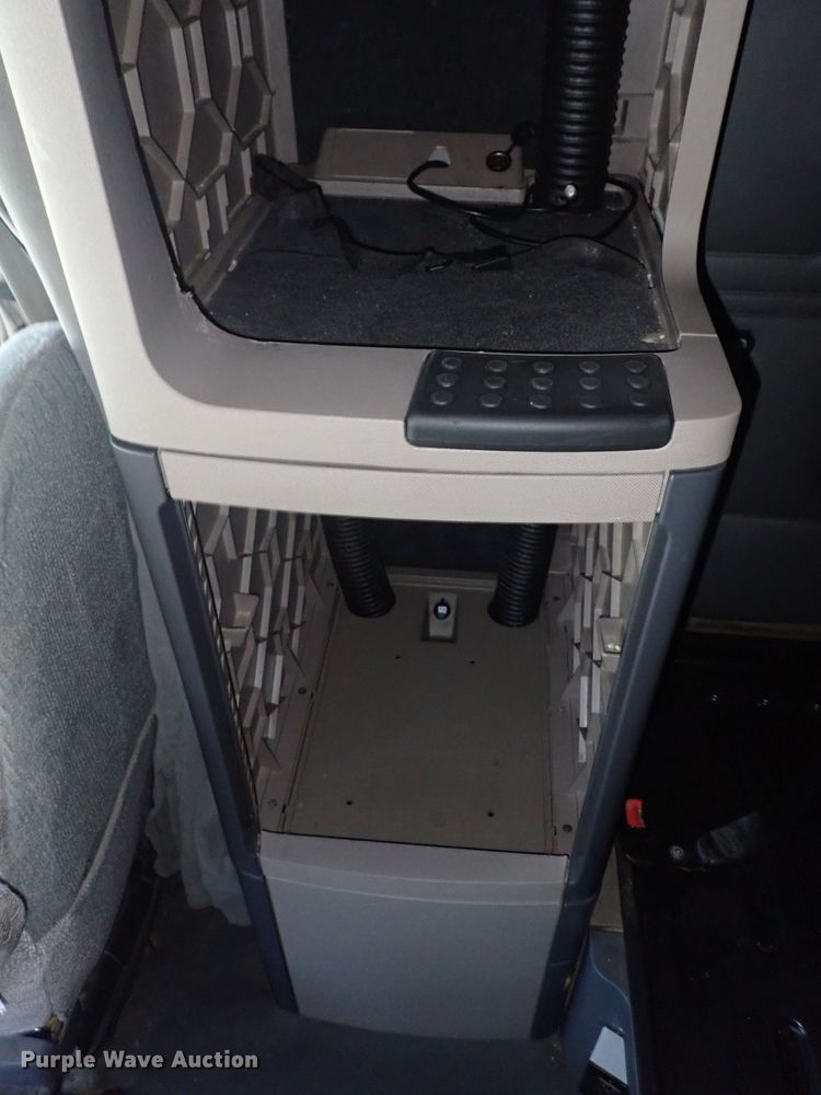 image for item DI1981 2015 Freightliner Cascadia  semi truck