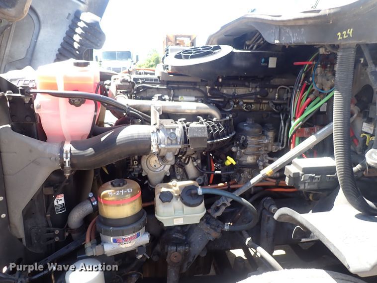 image for item DI1981 2015 Freightliner Cascadia  semi truck