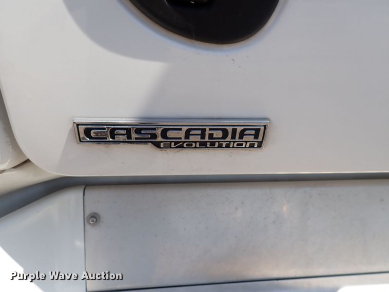 image for item DI1981 2015 Freightliner Cascadia  semi truck