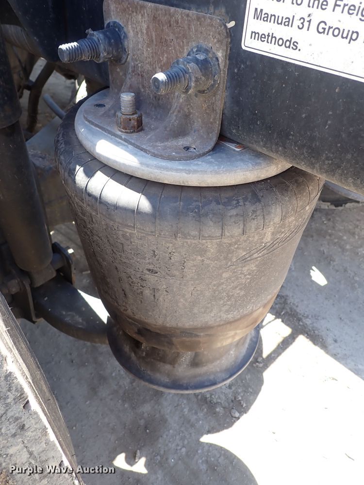 image for item DI1981 2015 Freightliner Cascadia  semi truck