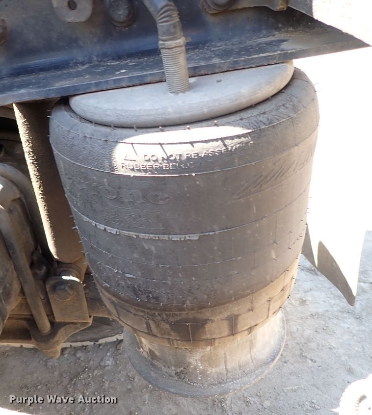 image for item DI1981 2015 Freightliner Cascadia  semi truck