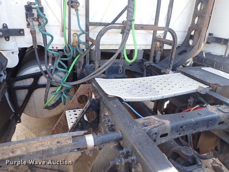 image for item DI1981 2015 Freightliner Cascadia  semi truck