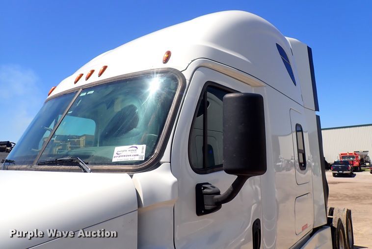 image for item DI1981 2015 Freightliner Cascadia  semi truck
