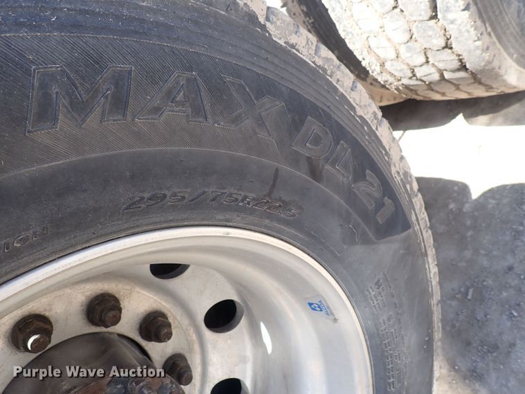 image for item DI1981 2015 Freightliner Cascadia  semi truck