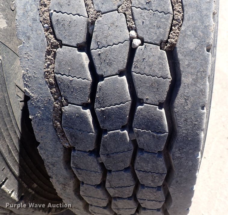 image for item DI1981 2015 Freightliner Cascadia  semi truck