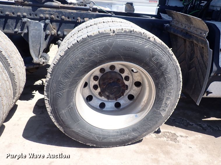 image for item DI1981 2015 Freightliner Cascadia  semi truck