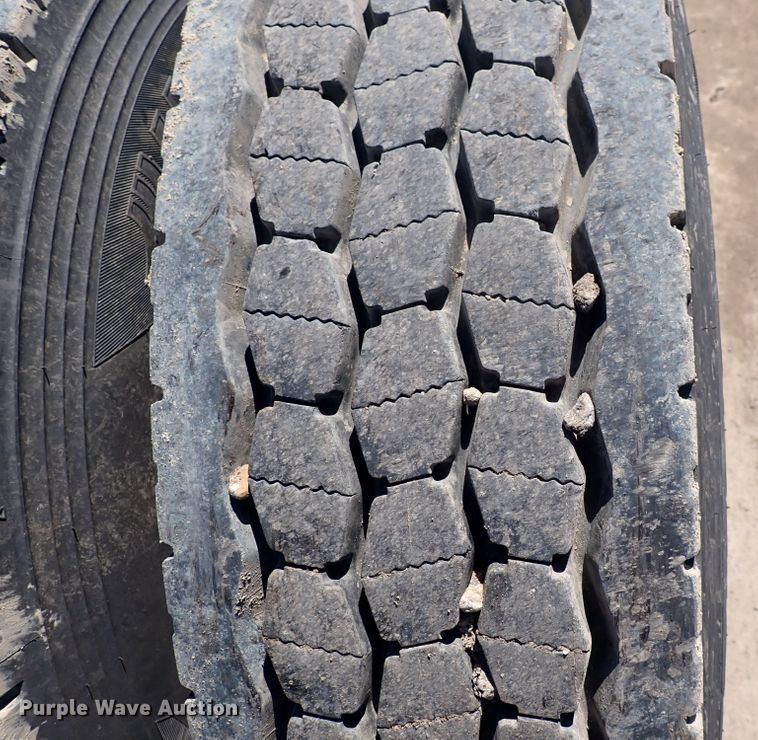 image for item DI1981 2015 Freightliner Cascadia  semi truck