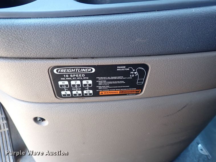 image for item DI1982 2015 Freightliner Cascadia  semi truck