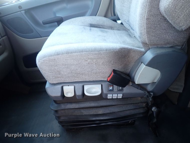 image for item DI1982 2015 Freightliner Cascadia  semi truck