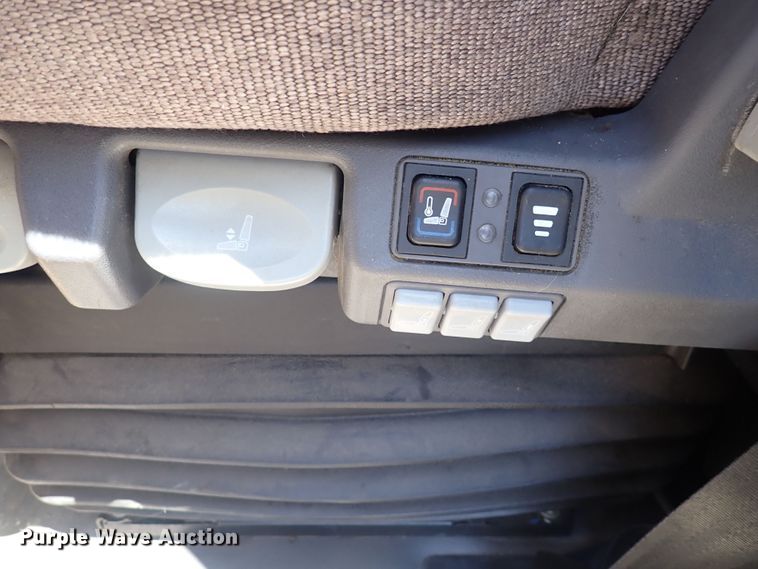 image for item DI1982 2015 Freightliner Cascadia  semi truck